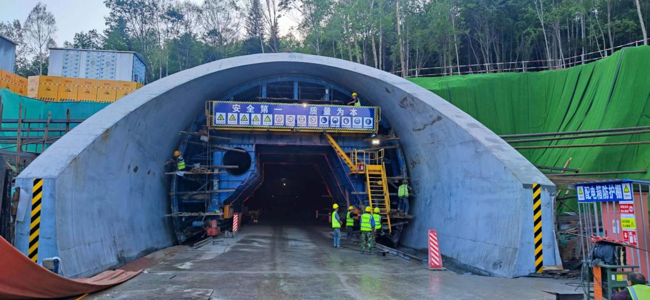 鹤哈高速峰岩山隧道工程荣获绿色项目管理卓越实践大奖
